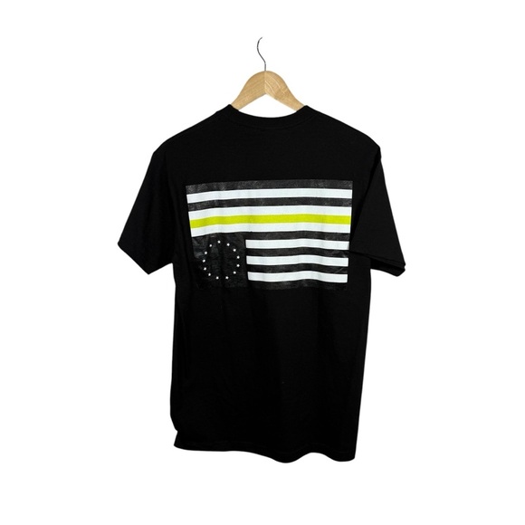 Black Scale Men’s Classic Graphic Crewneck Flag Tee in Black/Yellow Size M - Picture 6 of 7